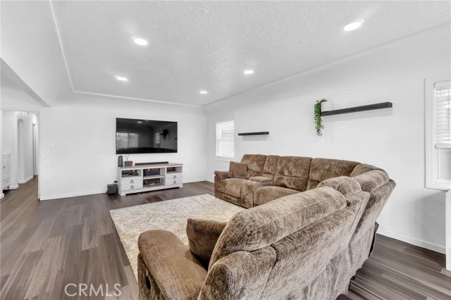 Detail Gallery Image 6 of 47 For 9511 Olive St, Bellflower,  CA 90706 - 3 Beds | 1 Baths