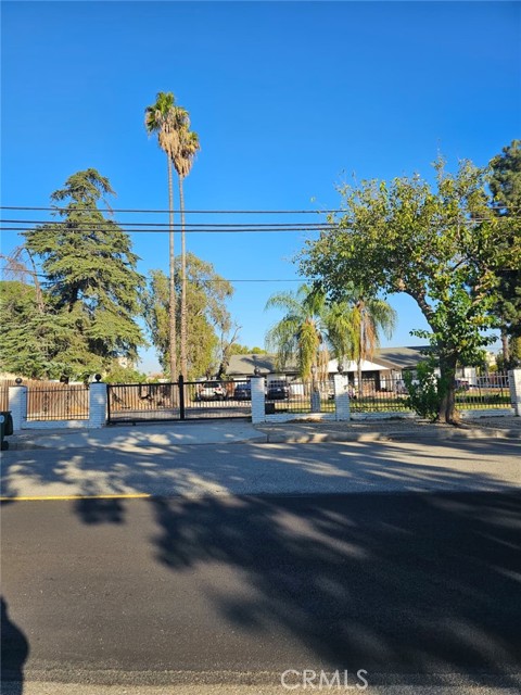 Detail Gallery Image 3 of 5 For 10641 Juniper, Fontana,  CA 92337 - 4 Beds | 2 Baths