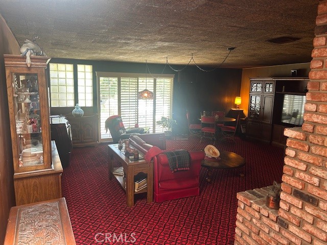 https://media.crmls.org/medias/d6870a0b-2195-4778-81e6-110a076e7808.jpg?preset=X-Large