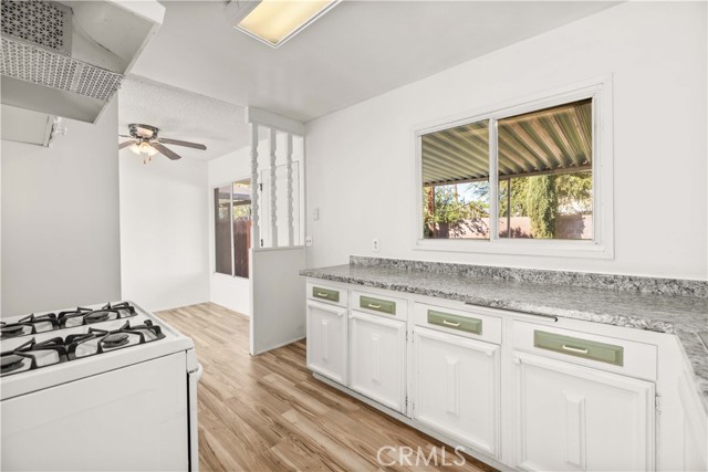 Detail Gallery Image 6 of 20 For 45443 Saigon, Lancaster,  CA 93534 - 3 Beds | 2 Baths