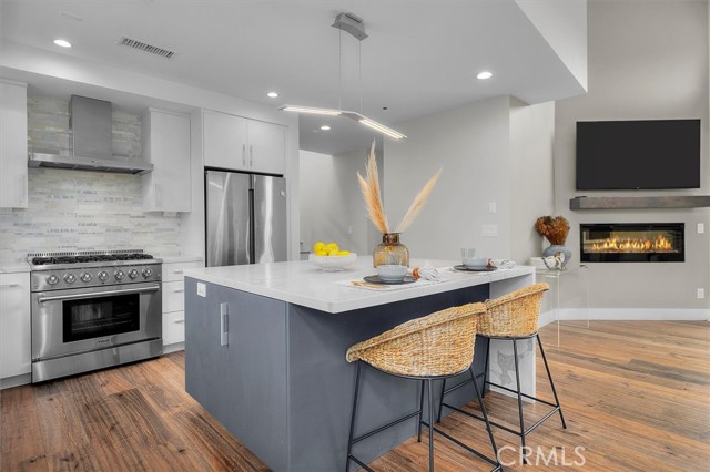 Detail Gallery Image 2 of 36 For 2713 Carnegie Ln #B,  Redondo Beach,  CA 90278 - 5 Beds | 4 Baths