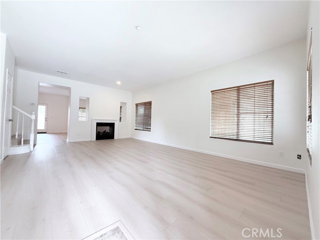 Detail Gallery Image 2 of 26 For 1315 Castledale St, Riverside,  CA 92501 - 5 Beds | 3 Baths