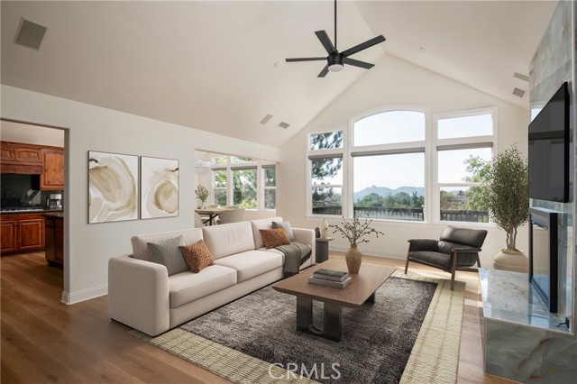 Detail Gallery Image 3 of 25 For 1477 Sequoia Dr, Lake Arrowhead,  CA 92352 - 4 Beds | 2/1 Baths