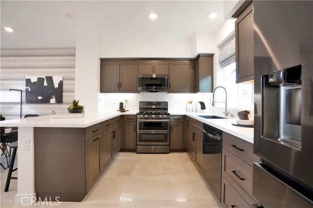 Detail Gallery Image 10 of 22 For 2317 W Broadway, Anaheim,  CA 92804 - 2 Beds | 2/2 Baths
