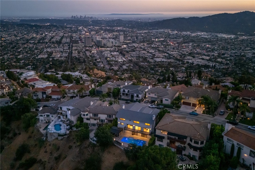 https://media.crmls.org/medias/d6884e4c-61b2-4c88-8756-024ef3b1a9c7.jpg?preset=X-Large