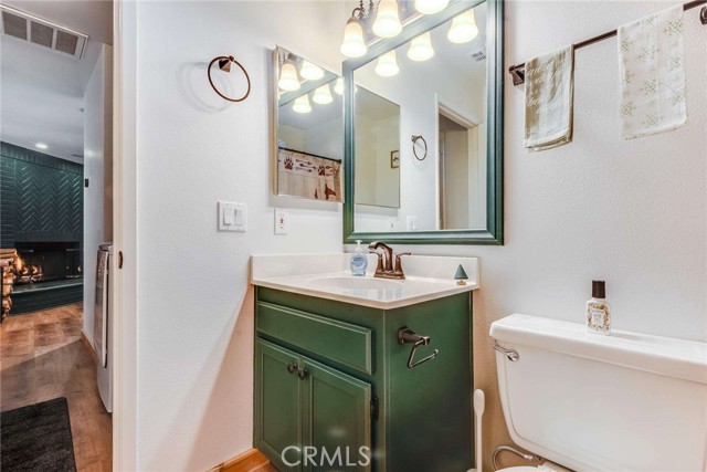 513 W Victoria Court, Lake Arrowhead CA: https://media.crmls.org/medias/d688c4a8-4a30-4433-afbf-916c85c2b0e9.jpg