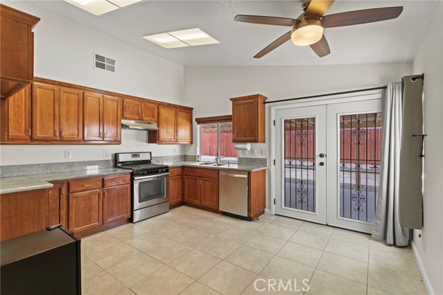 Detail Gallery Image 7 of 26 For 13628 Monterey, Victorville,  CA 92392 - 2 Beds | 2 Baths