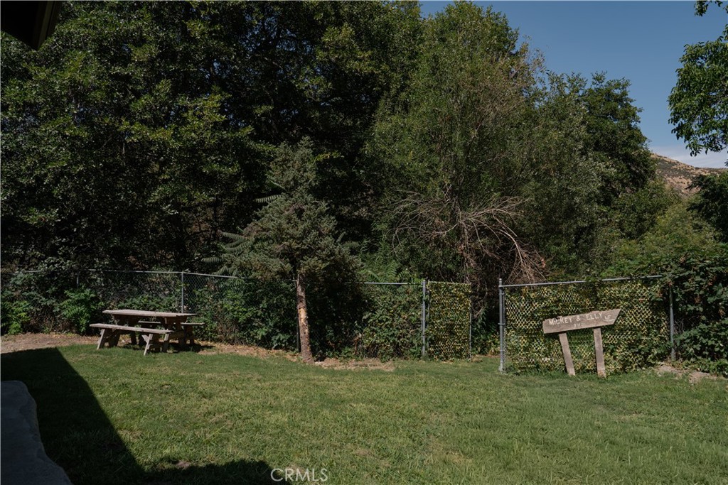 https://media.crmls.org/medias/d6897bb7-027c-41b8-ba06-58b2787ed489.jpg?preset=X-Large