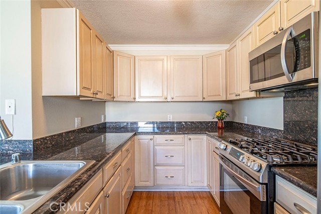 Detail Gallery Image 17 of 44 For 1771 Redondo Ave #204,  Long Beach,  CA 90804 - 2 Beds | 2 Baths