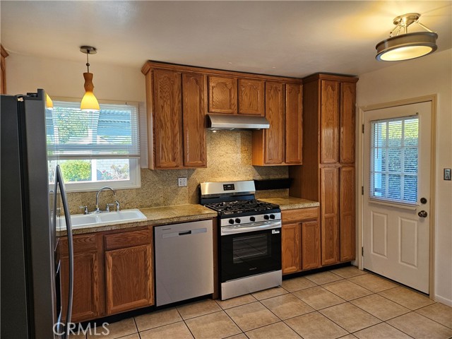 Detail Gallery Image 8 of 39 For 18237 Valley Vista Bld, Tarzana,  CA 91356 - 2 Beds | 1 Baths