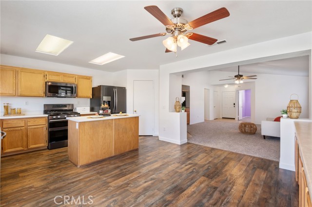 Detail Gallery Image 11 of 38 For 13293 Spicewood Ct, Victorville,  CA 92392 - 4 Beds | 2 Baths