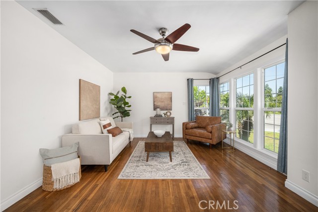Detail Gallery Image 11 of 55 For 5530 E Mezzanine Way, Long Beach,  CA 90808 - 4 Beds | 3/1 Baths