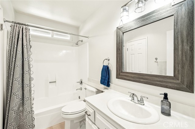 21827 Centurion Way, Saugus CA: https://media.crmls.org/medias/d68c30ad-b411-4b58-b214-1f60edb50f7b.jpg