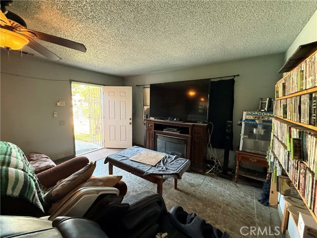 Detail Gallery Image 21 of 35 For 18837 6th, Bloomington,  CA 92316 - 3 Beds | 2 Baths