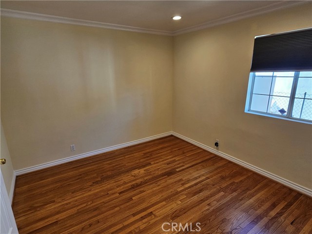 Detail Gallery Image 15 of 25 For 13824 Valerio, Van Nuys,  CA 91405 - 3 Beds | 3 Baths