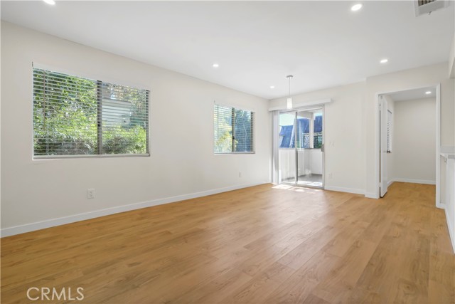 Detail Gallery Image 7 of 35 For 10237 De Soto, Chatsworth,  CA 91311 - 2 Beds | 2 Baths