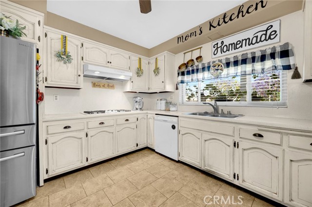 15902 Santa Fe Street, Whittier CA: https://media.crmls.org/medias/d68e20e6-2424-4009-94f7-237df98c795c.jpg