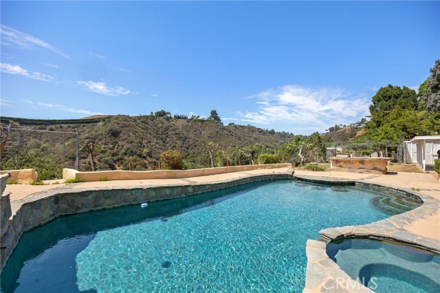 10961 Savona Road, Los Angeles CA: https://media.crmls.org/medias/d68e6349-55a6-4f9a-a4a7-ad2024ac47de.jpg