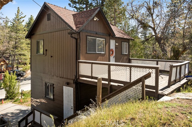 Detail Gallery Image 2 of 18 For 32930 Rim of the World, Running Springs,  CA 92382 - 2 Beds | 2 Baths