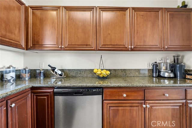 Detail Gallery Image 11 of 31 For 13951 Sherman Way #301,  Van Nuys,  CA 91405 - 2 Beds | 2 Baths