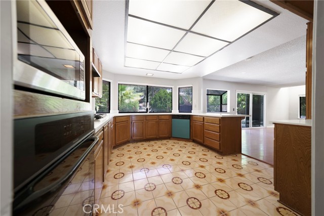 49 Village Loop Road, Pomona CA: https://media.crmls.org/medias/d68f19a5-1754-4b48-b18c-279c04f2694c.jpg