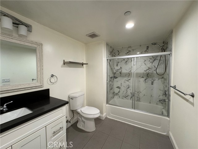 Detail Gallery Image 31 of 32 For 14934 Burbank Bld #302,  Sherman Oaks,  CA 91411 - 2 Beds | 2 Baths