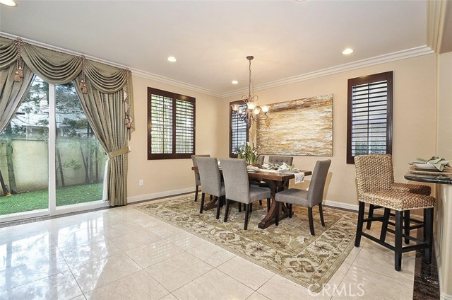 Dining area next to the kitchen