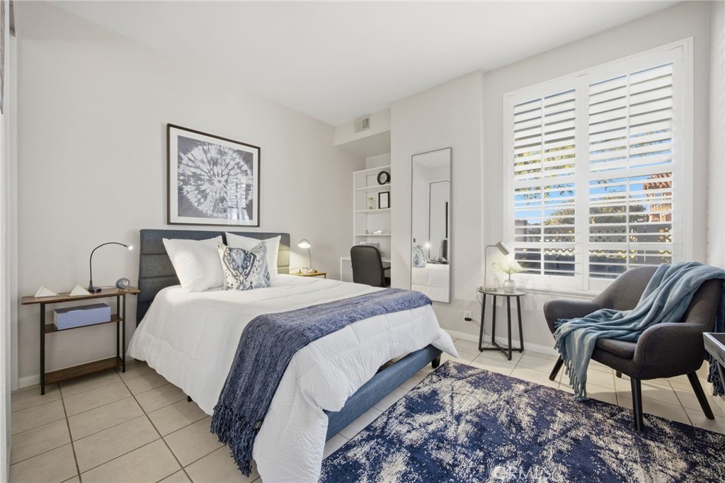 MLS #OC25256056 image #16