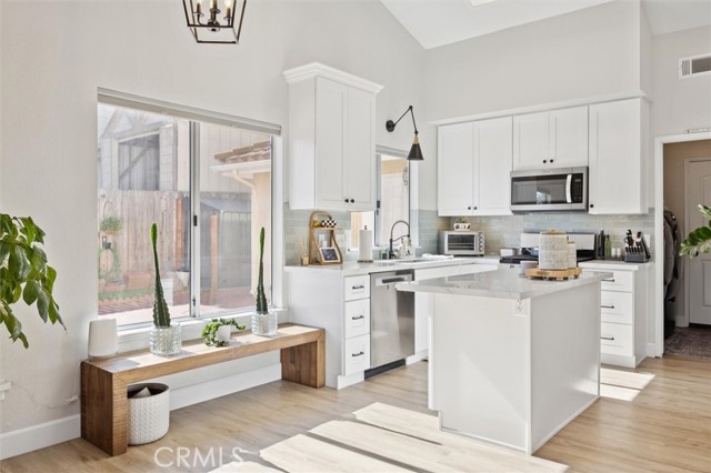 215 Meadowlark Road, Paso Robles CA: https://media.crmls.org/medias/d691f949-ee7c-48ec-b564-3c68d71ce920.jpg
