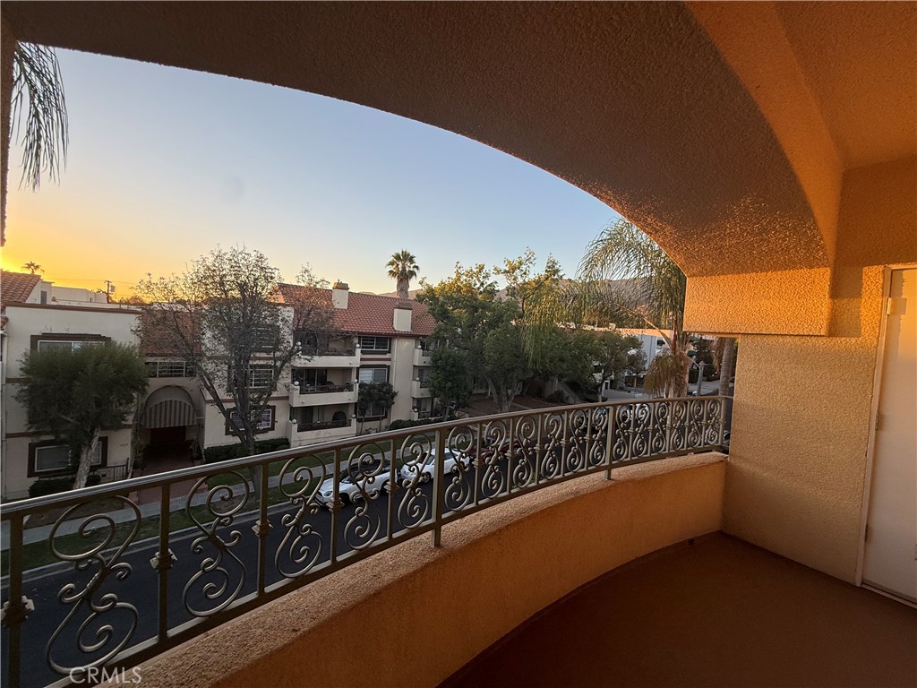 https://media.crmls.org/medias/d69283af-eb0d-4f6e-9c0f-3fe6fc254960.jpg?preset=X-Large