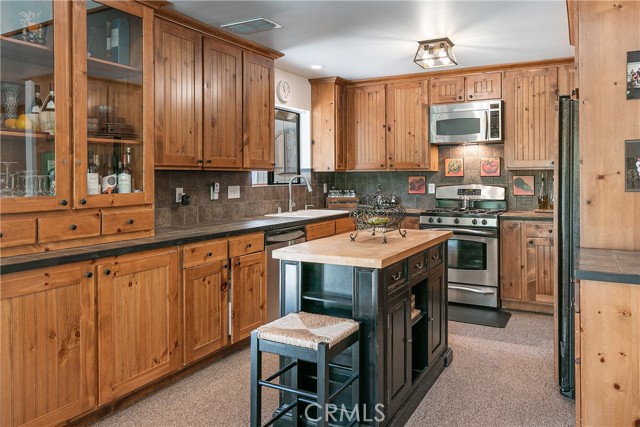 Detail Gallery Image 7 of 31 For 841 Cottage Grove Rd, Lake Arrowhead,  CA 92352 - 3 Beds | 2 Baths