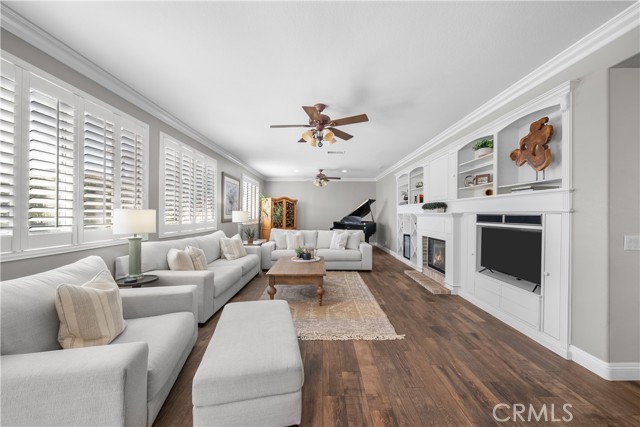 Detail Gallery Image 16 of 44 For 25722 Hood Way, Stevenson Ranch,  CA 91381 - 5 Beds | 4 Baths