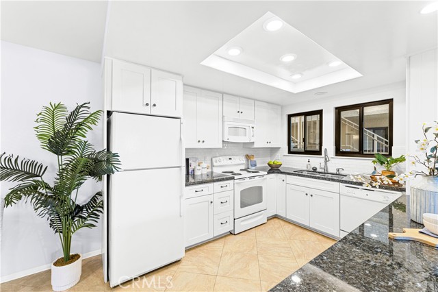 Detail Gallery Image 8 of 37 For 841 Ronda Sevilla #B,  Laguna Woods,  CA 92654 - 2 Beds | 2 Baths