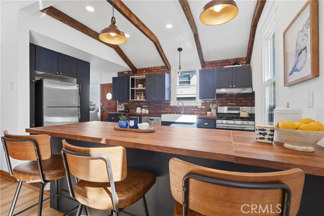 Detail Gallery Image 12 of 66 For 242 W 17th St, San Pedro,  CA 90731 - 4 Beds | 3/1 Baths