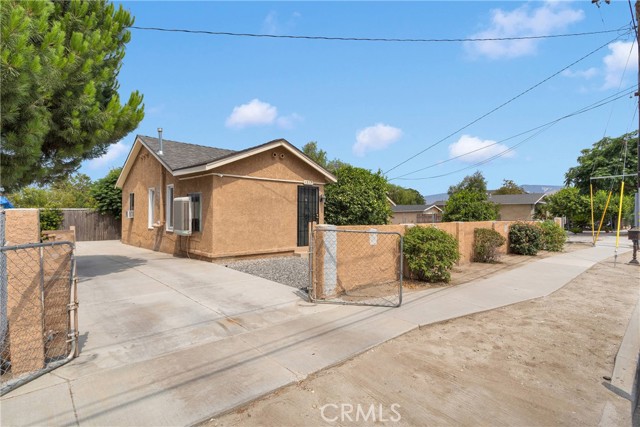Detail Gallery Image 2 of 30 For 1317 Clay St, Redlands,  CA 92374 - 2 Beds | 2 Baths