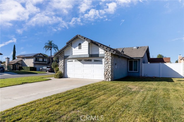 Detail Gallery Image 2 of 22 For 7792 Lemon Ct, Fontana,  CA 92336 - 2 Beds | 2 Baths