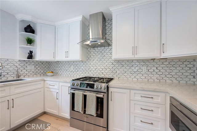 939 Blue Mountain, Westlake Village CA: https://media.crmls.org/medias/d6960982-87da-4ed8-a0ad-90853f90aa66.jpg