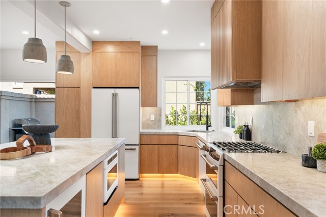 Detail Gallery Image 7 of 29 For 2116 Colina Vista Way, Costa Mesa,  CA 92627 - 3 Beds | 2/1 Baths