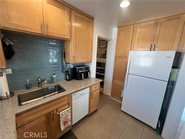 Detail Gallery Image 4 of 11 For 8318 Kittyhawk Ave, Los Angeles,  CA 90045 - – Beds | – Baths
