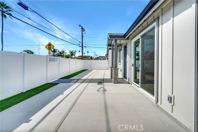 Detail Gallery Image 4 of 20 For 1703 Park, Huntington Beach,  CA 92648 - 2 Beds | 2 Baths