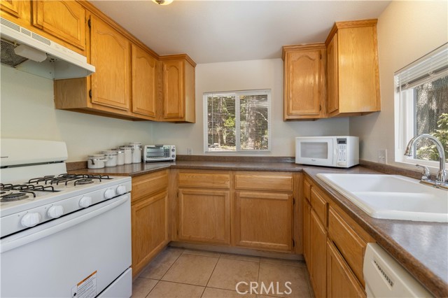 Detail Gallery Image 13 of 37 For 860 E Victoria Ct, Lake Arrowhead,  CA 92352 - 2 Beds | 1/1 Baths