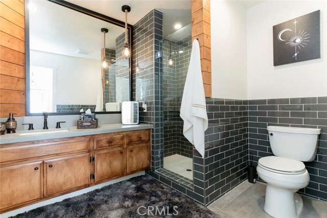 11911 Magnolia Boulevard, Valley Village CA: https://media.crmls.org/medias/d697adb8-0732-4236-b625-2b3fecc3aee8.jpg