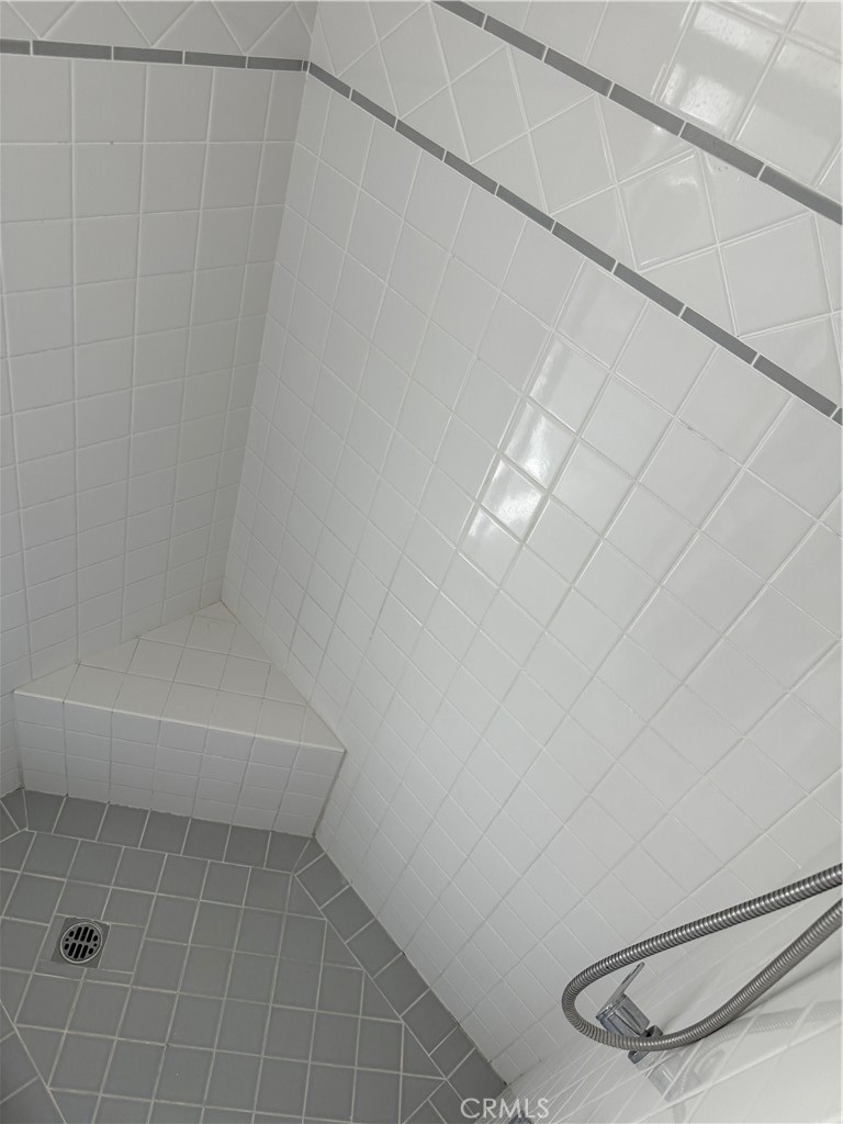 https://media.crmls.org/medias/d6984100-0e3a-4740-a1fe-c2949e44e63e.jpg?preset=X-Large