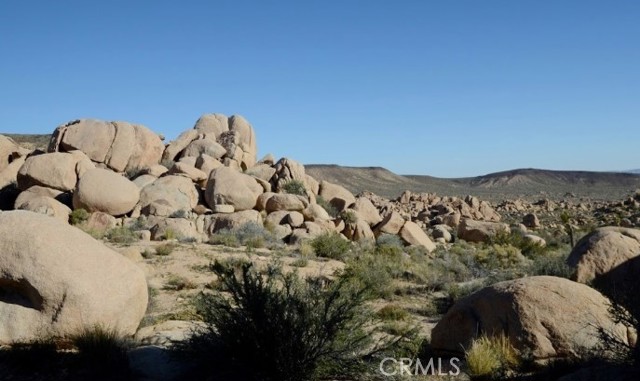 Detail Gallery Image 2 of 3 For 21 Luna Vista Ln, Yucca Valley,  CA 92284 - – Beds | – Baths