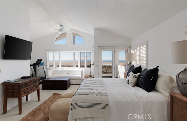 Detail Gallery Image 11 of 19 For 116 E Oceanfront, Newport Beach,  CA 92661 - 3 Beds | 2/1 Baths