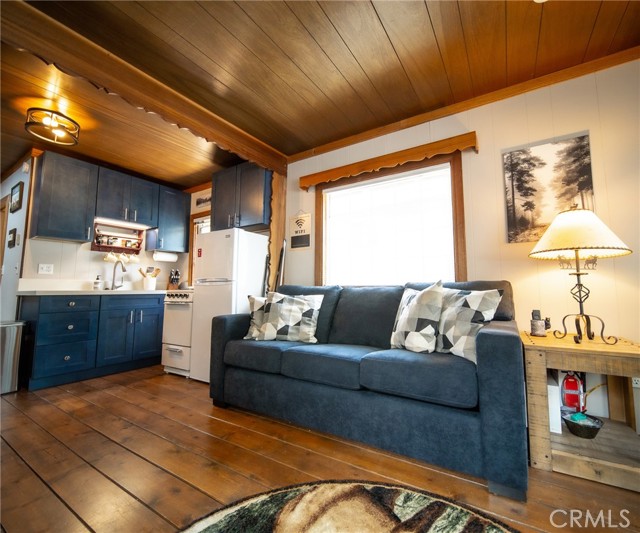 Detail Gallery Image 6 of 21 For 850 Maple Ln, Sugarloaf,  CA 92386 - 2 Beds | 1 Baths