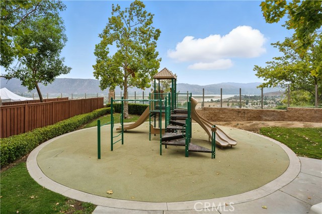 Detail Gallery Image 30 of 38 For 15636 Vista Way #104,  Lake Elsinore,  CA 92532 - 3 Beds | 2/1 Baths