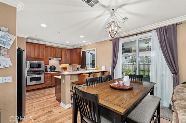 Detail Gallery Image 10 of 52 For 16422 Empire Lakes Ct, Fontana,  CA 92336 - 4 Beds | 2/1 Baths