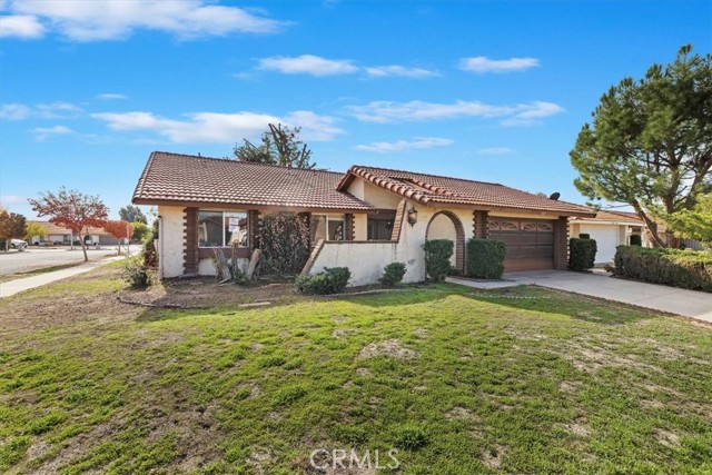 Detail Gallery Image 3 of 23 For 1825 Flame Tree Way, Hemet,  CA 92545 - 3 Beds | 2 Baths