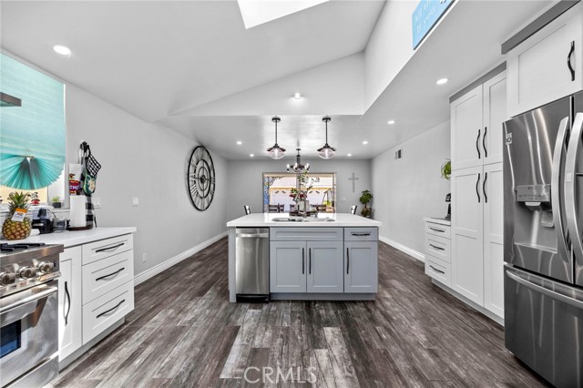 Detail Gallery Image 12 of 40 For 6800 Berry Ave, Buena Park,  CA 90620 - 2 Beds | 2 Baths